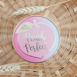 Too faced Peach Perfect Matte setting powder